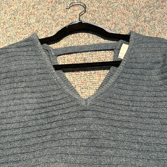 Ladies size XL Pink Rose V-Neck sweater - Picture 9 of 10